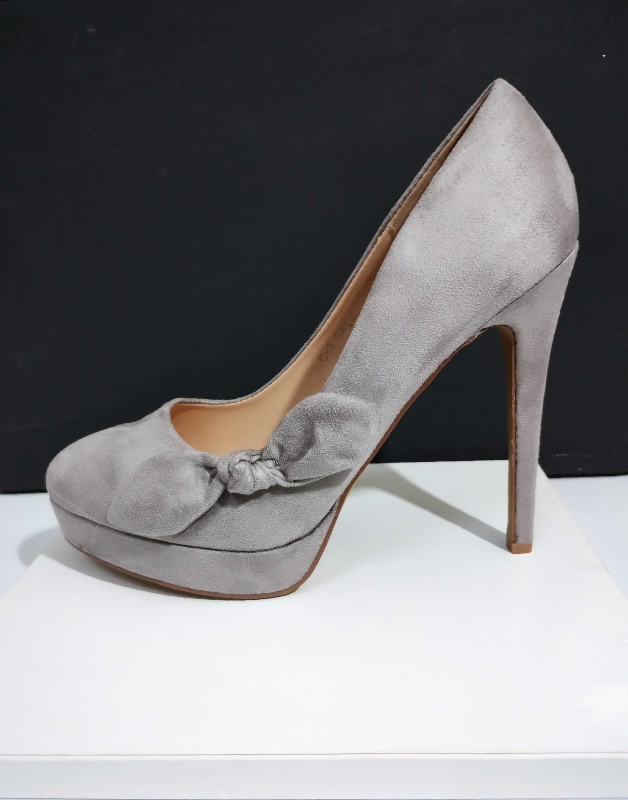 Escarpins chics gris taupe en daim avec noeud – Image 3