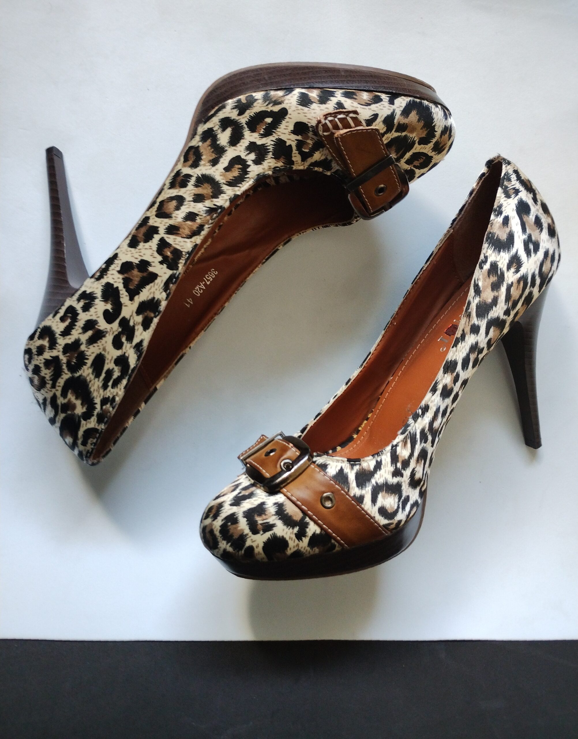 Chaussures Escarpins léopard talons hauts