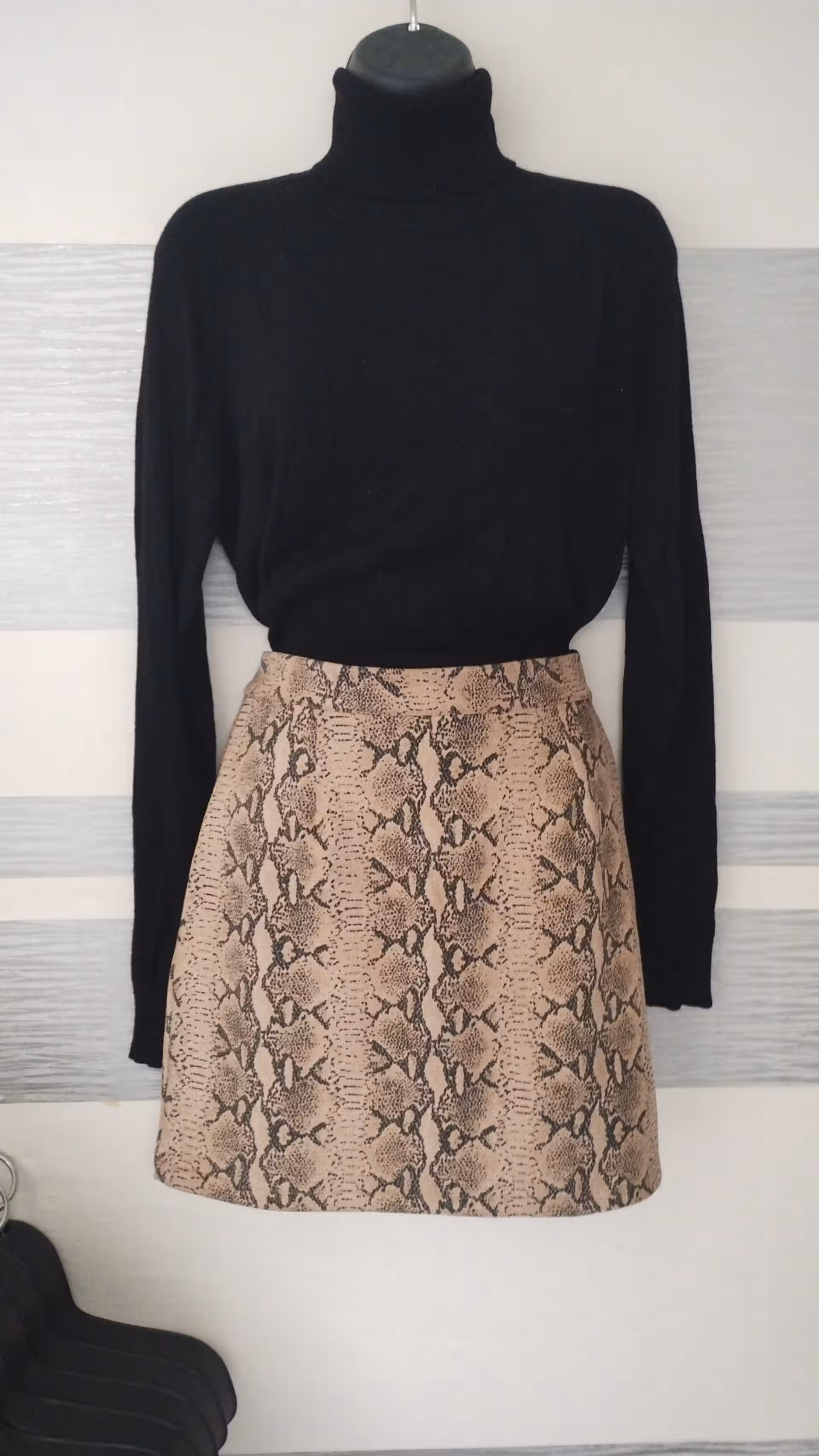 Jupe courte Serpent Python daim Taille 38