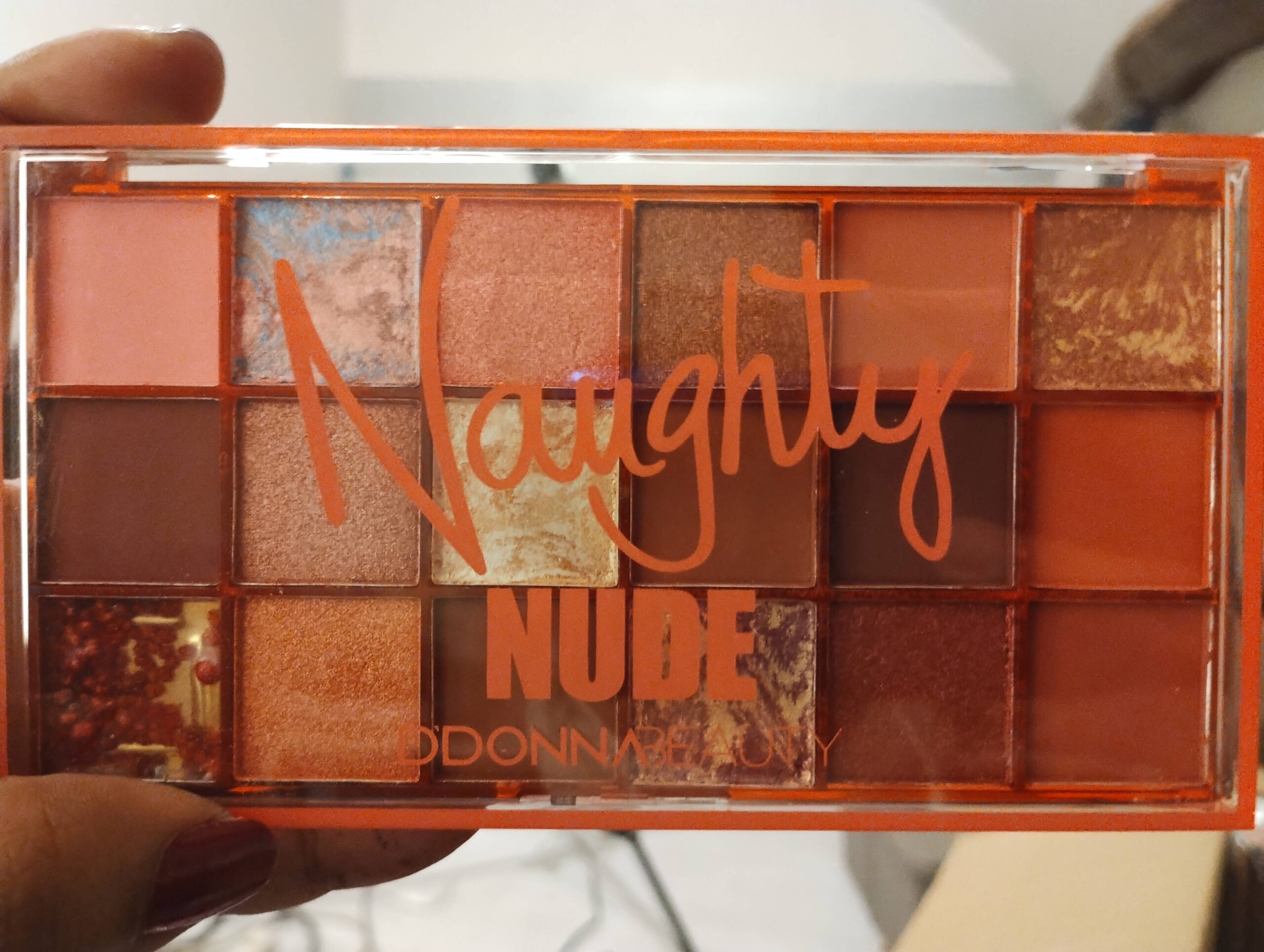 Palette 18 fards NAUGHTY nude D'Donna – Image 2