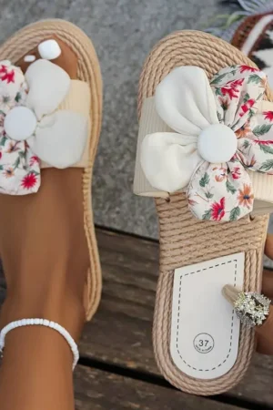 Sandales plates fleur blanc paille tressée