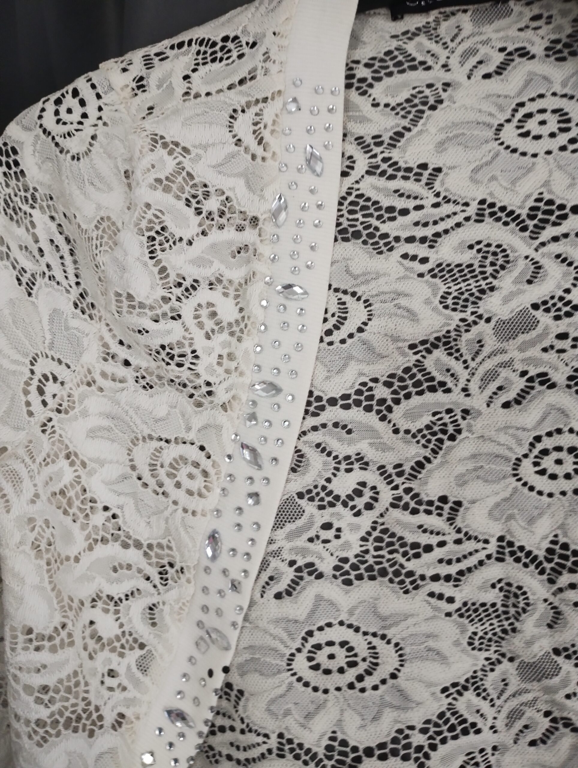 Gilet Broderie En Dentelle Et Strass Taille S – Image 5