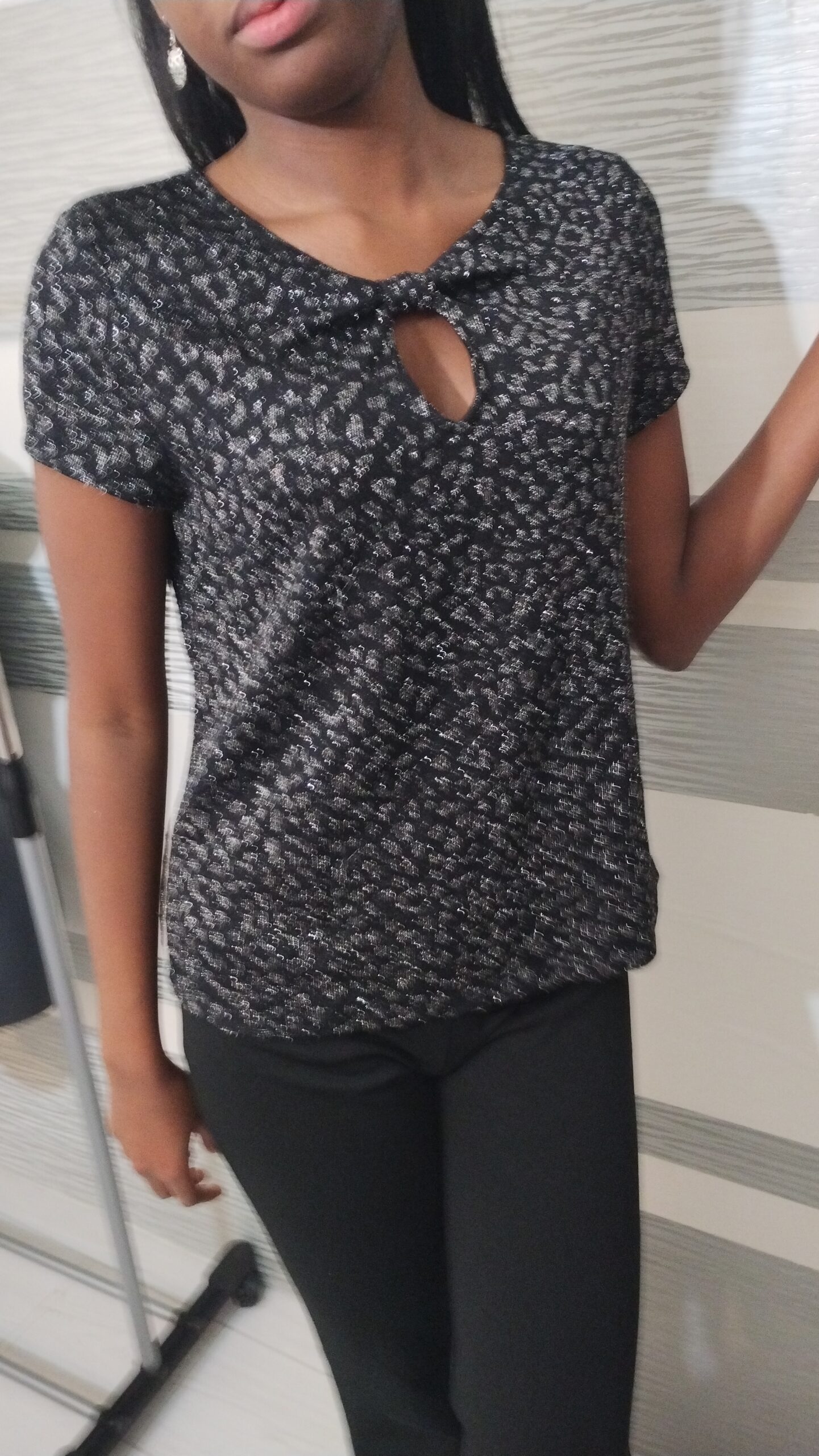 Top à paillettes avec noeud papillon T40 – Image 6