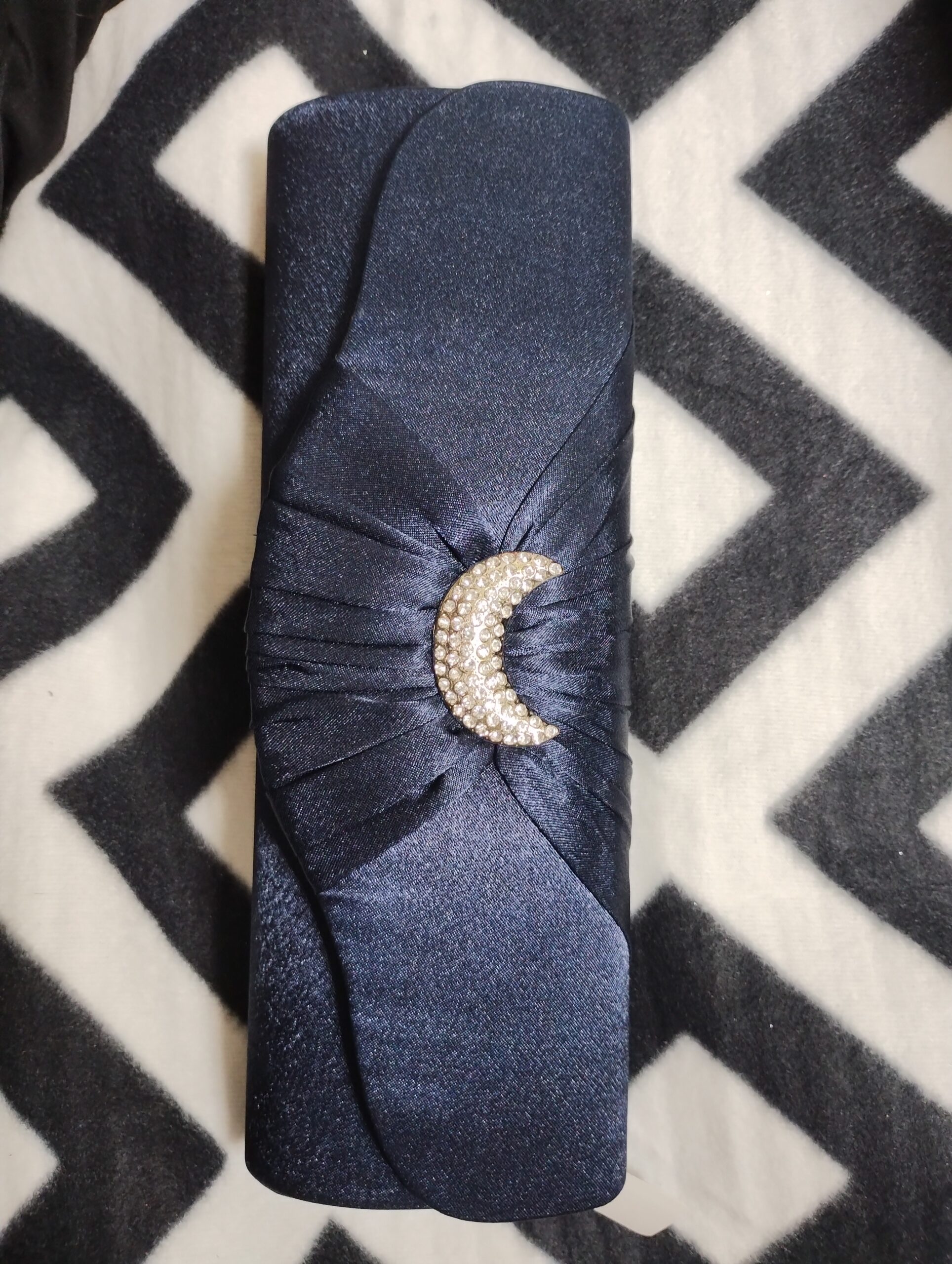 Sac pochette de soirée glamour bleu nuit – Image 2