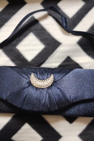 Sac pochette de soirée glamour bleu nuit