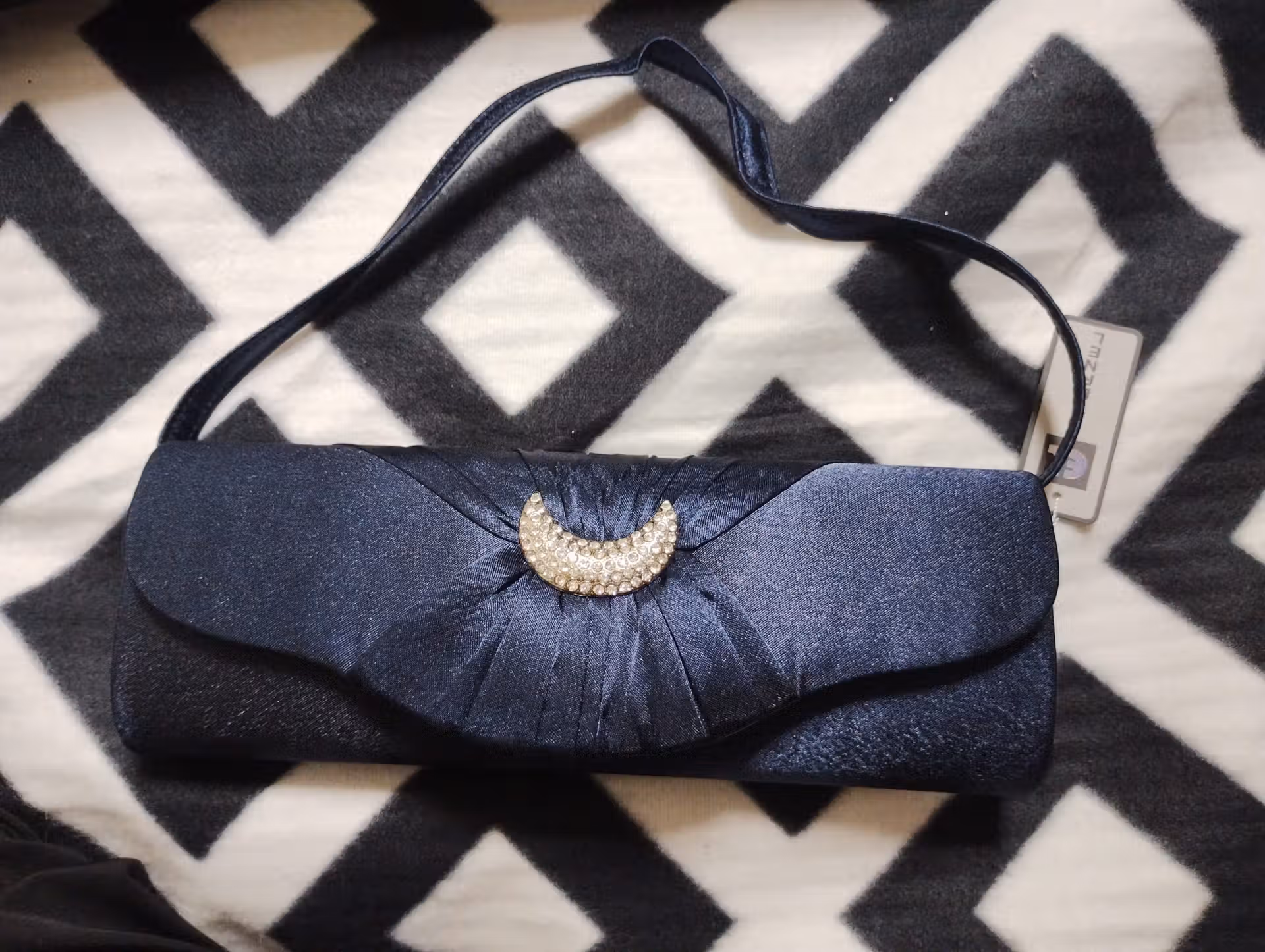 Sac pochette de soirée glamour bleu nuit