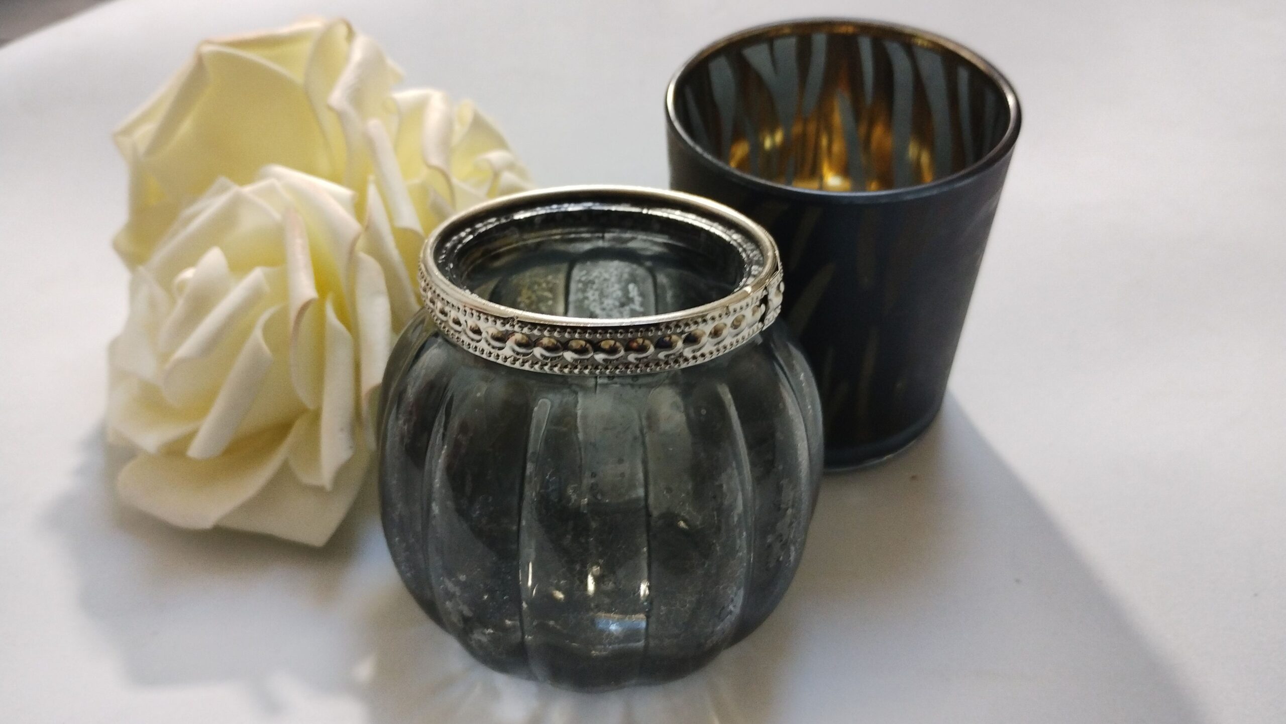 Set déco : lot de verres a bougie en verre comprenant bougies chauffe-plat et roses