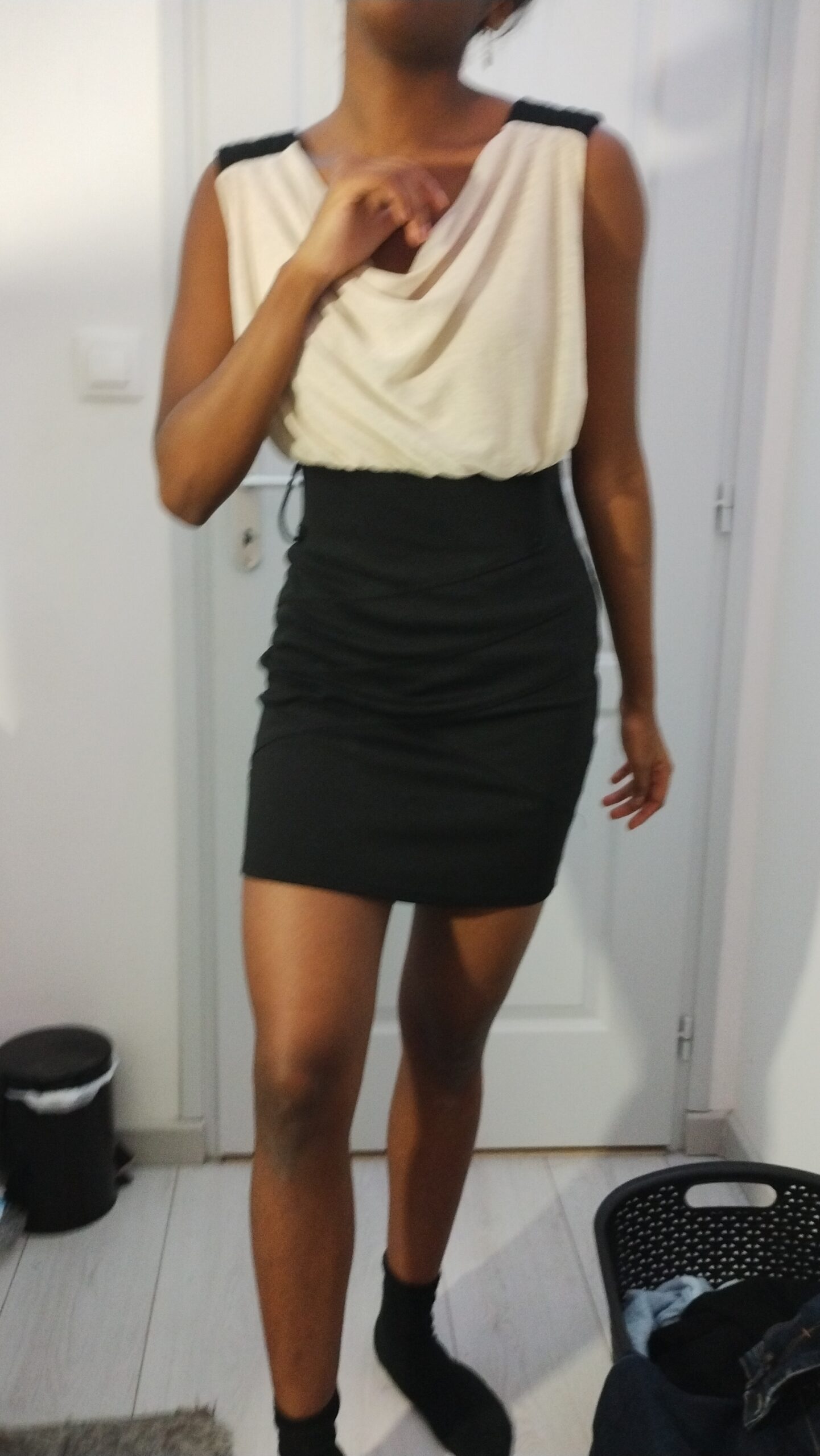 Robe Sexy soirée Beige et noire Taille M – Image 3