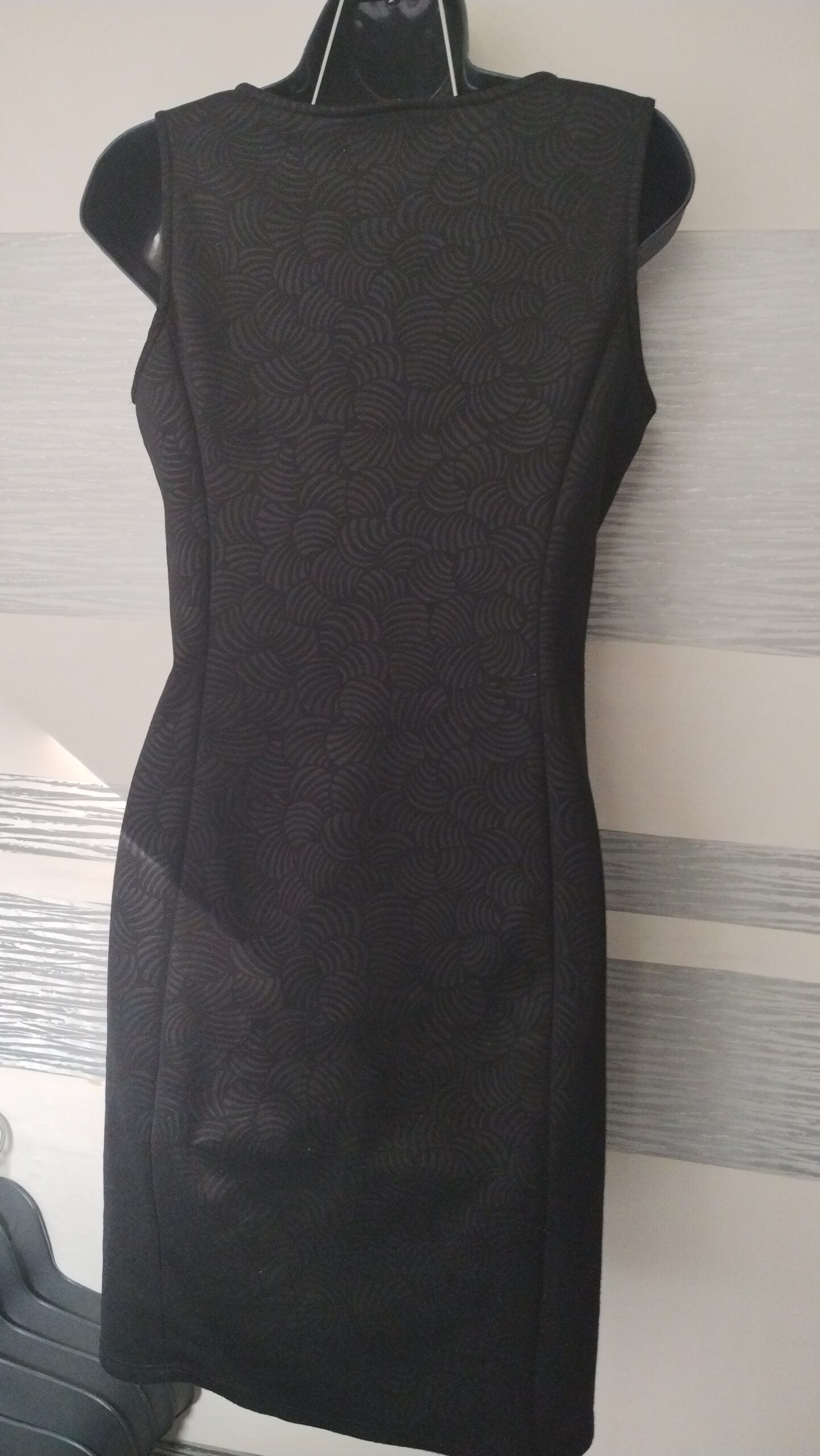 Robe Col Sequins doré – Image 2