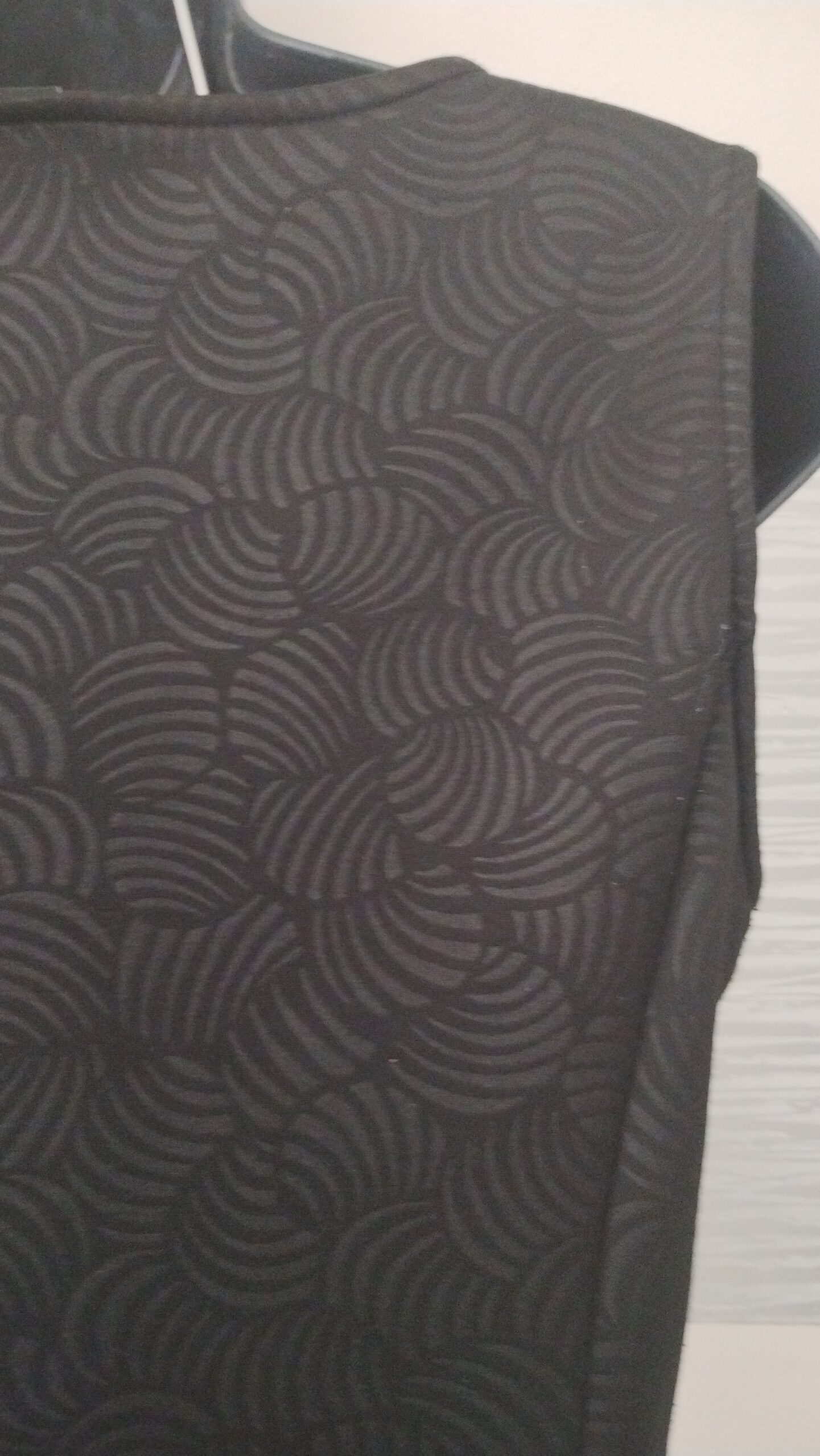 Robe Col Sequins doré – Image 3