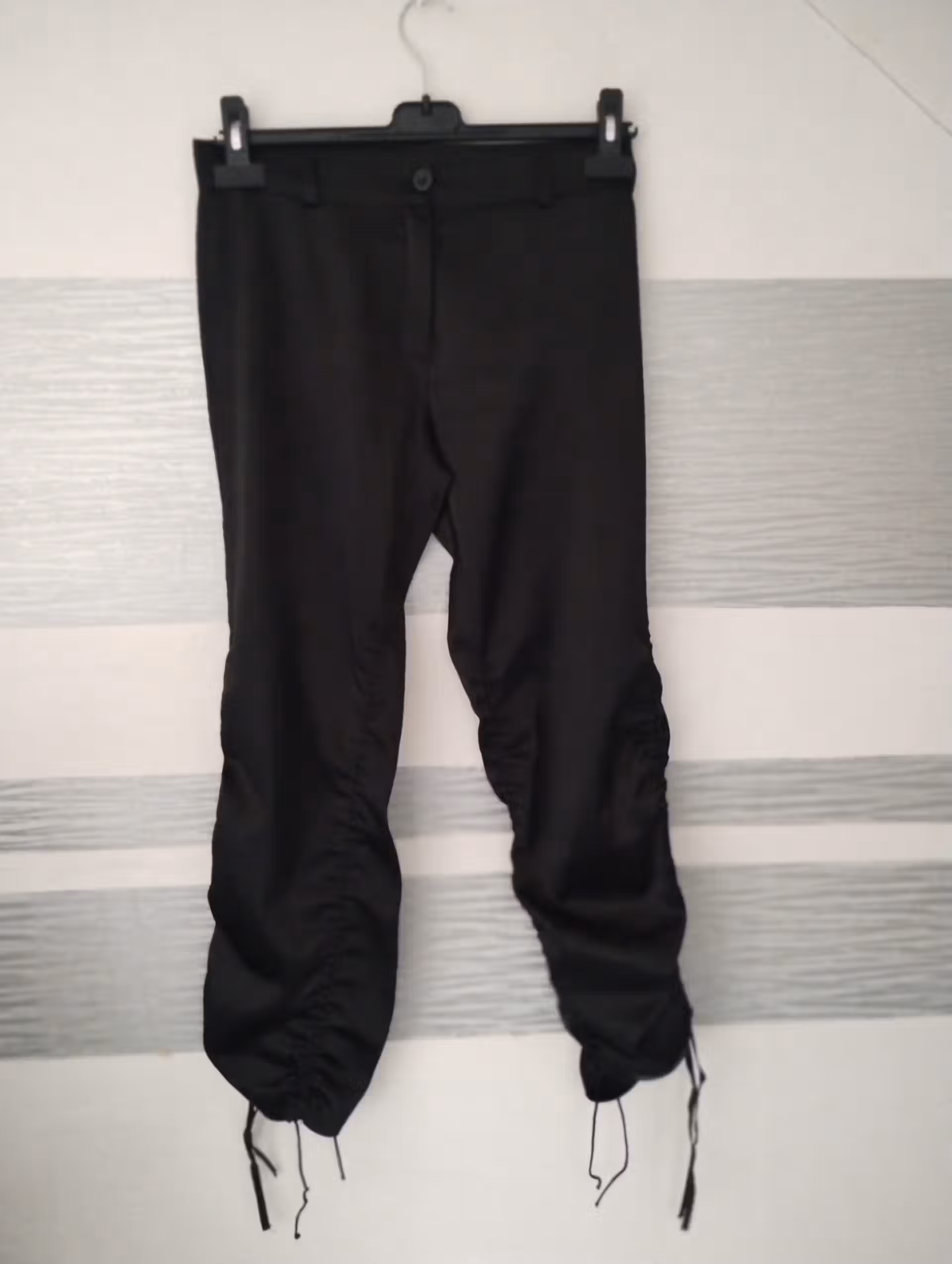 Pantalon satin noir froncé