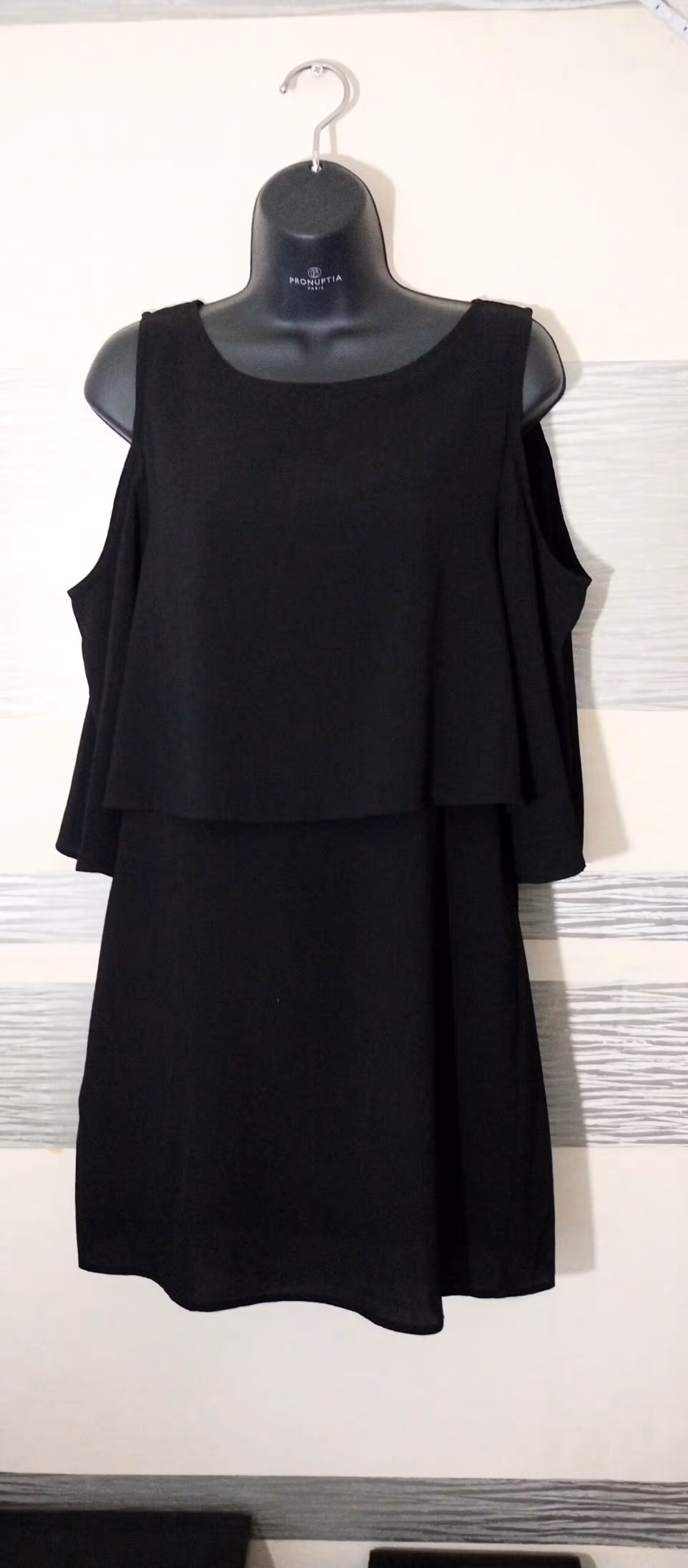 Robe Mango Noire épaules dénudées Glamour